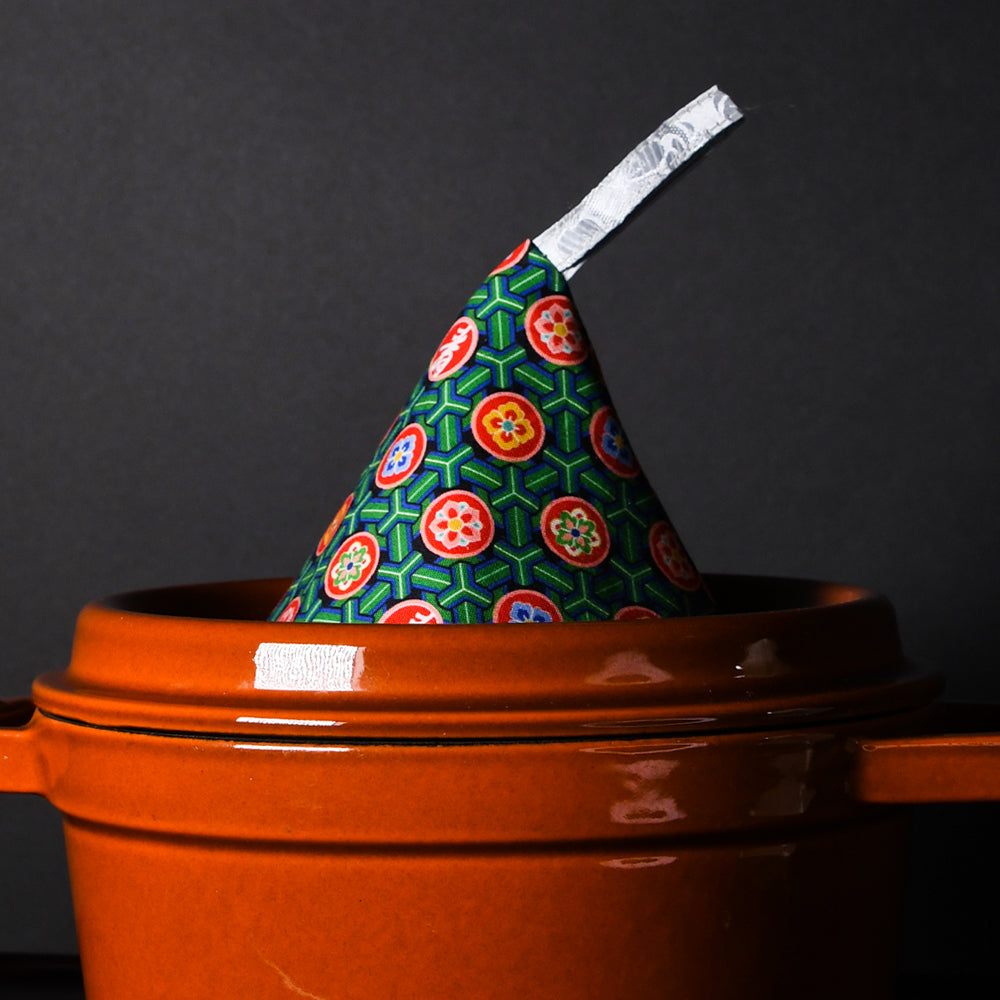 Korean Heat Hat – A Quiet Touch of Tradition (전통문양 냄비 고깔)